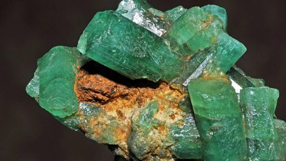 آشنایی با سنگ های قیمتی آشنایی با سنگ های قیمتی