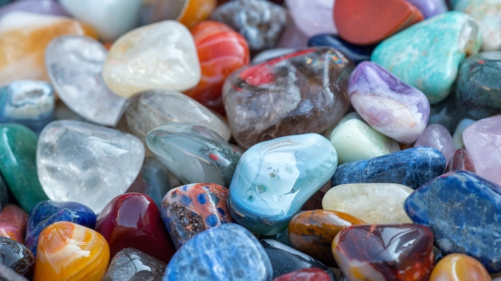 Getting to know precious stones Getting to know precious stones